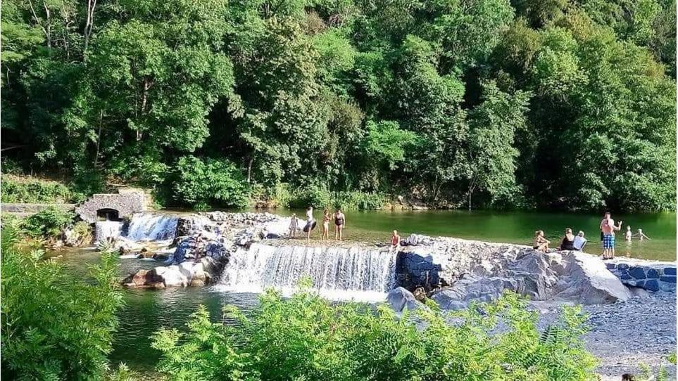 Camping Le Ventadour Meyras Buitenkant foto