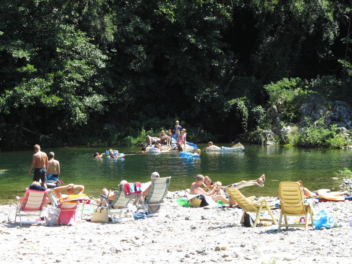 Camping Le Ventadour Meyras Buitenkant foto