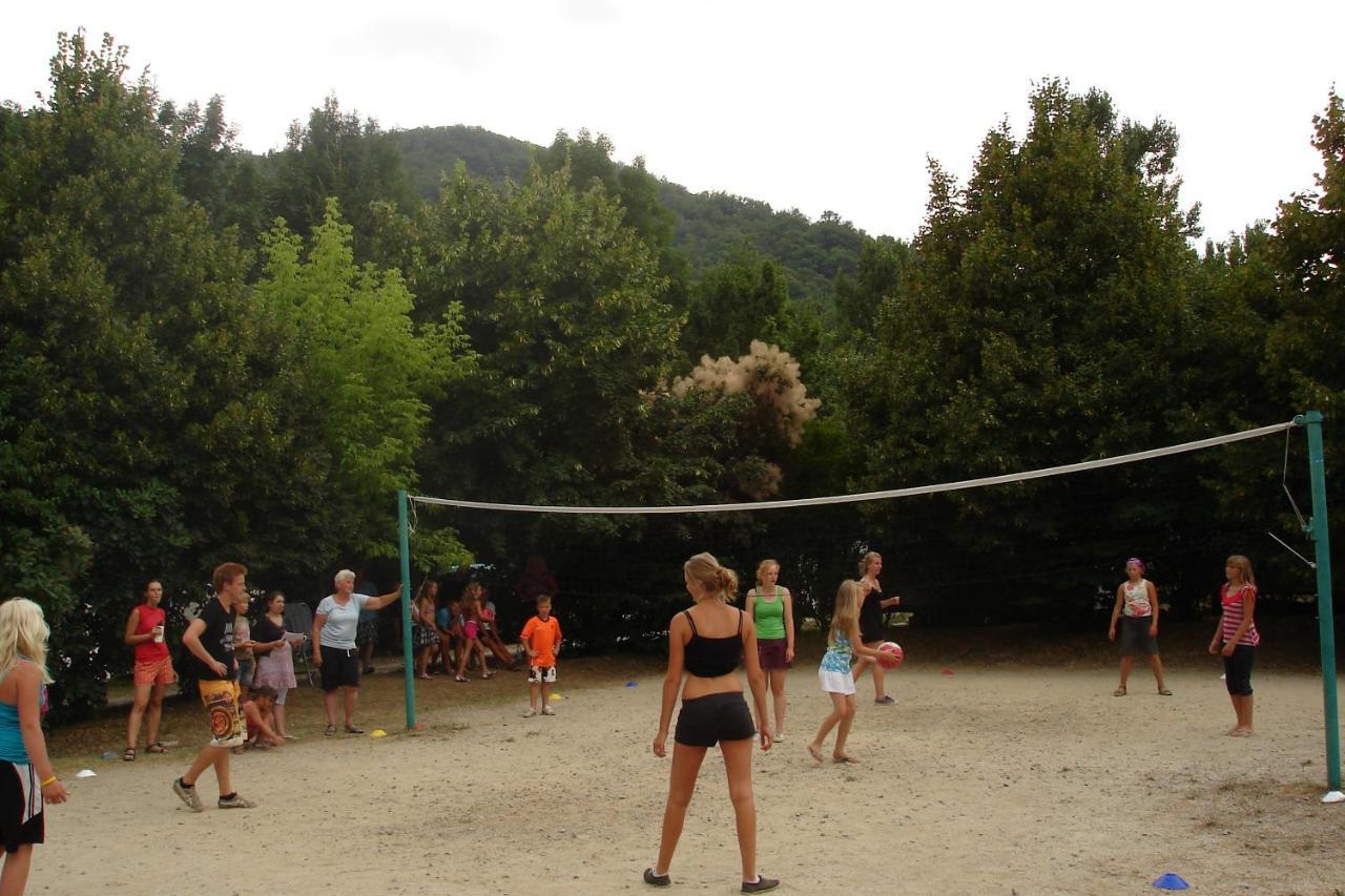 Camping Le Ventadour Meyras Buitenkant foto